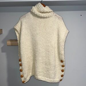 Beige white‎ kint pullover